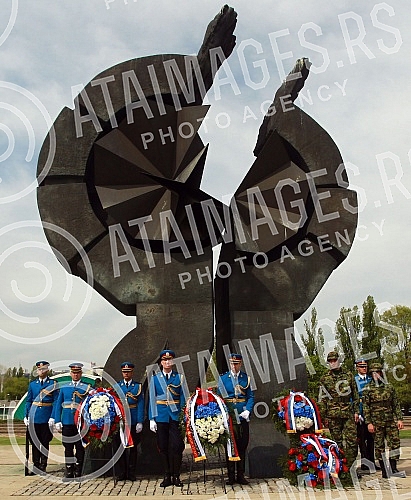 A state ceremony dedicated to the National Day of Remembrance of the Republic of Serbia for the victims of the Holocaust, genocide and other victims of fascism was held on the Coast of Jasenovac Victims.Drzavna ceremonija posvecena obelezavanju nac