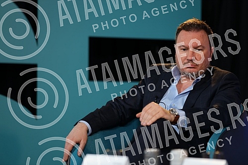 A press conference at which one of the biggest pop stars of the region and singer-songwriter Petra Graso announced a concert at the Stark Arena was held at Sky Garden.Konferencija za medije na kojoj je jedna od najvecih pop zvezda regiona i kantaut