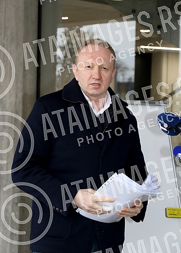 After three hearings of three lawsuits for texts published by Informer, the president of the Party of Freedom and Justice, Dragan Djilas, held a press conference in front of the Palace of Justice.Posle tri saslusanja po tri tuzbe za tekstove koje j