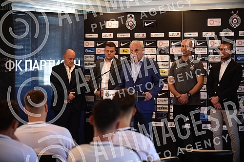 The official call of FK Partizan before the start of the 2022/2023 season was held at the Partizan - Teleoptik Sports Center, and then the first training session was held.Zvanicna prozivka FK Partizana pred pocetak sezone 2022/2023 odrzana je u Spo