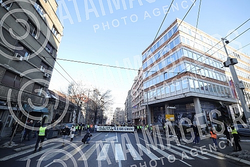 On the fourth anniversary of the murder of Oliver Ivanovic, citizens and opposition leaders gathered in front of the Presidency of the Republic of Serbia, and then went for a walk along the route to the Church of St. Mark under the slogan 
