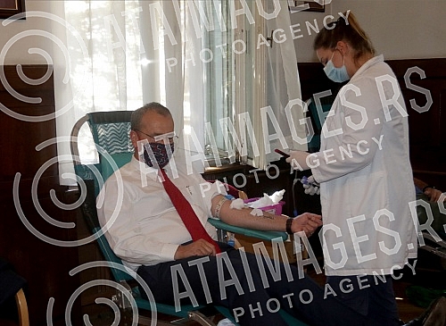 For the tenth time, the US Embassy in Serbia, in cooperation with the  Red Cross of Serbia, marked the anniversary of the tragic attacks on New York and Washington by organizing an action of voluntary blood donation.Ambasada SAD u Srbiji je po deset