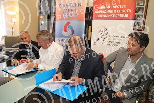 Beograd, 29. april 2014 - Potpisivanje ugovora izmedju Sportskog savez Srbije i Saveza za skolski sport Srbije u prostorijama Sportskog saveza Srbije.