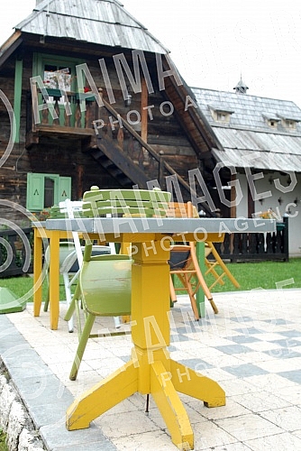 Drvengrad the movie ethno village of Mokra Gora, a village at the turn of Zlatibor and Tara, who is director Emir Kusturica built on a hill Mecavnik.Drvengrad, filmsko i etno selo izmedju Zlatibora i Tare koje je reditelj Emir Kusturica izgradio na 