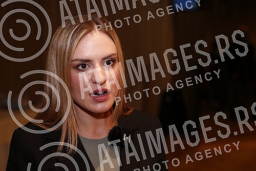 At 12:44 in the Moskva Hotel, at a press conference, the president of the Serbian Party Zavetnici, Milica Djurdjevic Stamenkovski, spoke about 