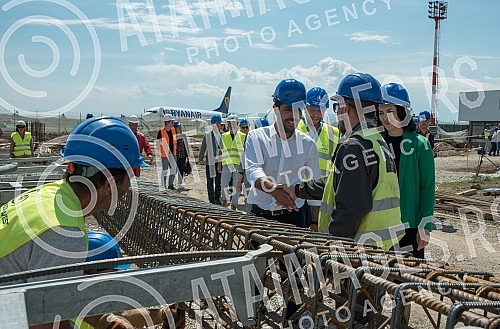 Airports of Serbia organized a tour of the works on the extension of the pier building within the complex of the Constantine the Great Airport in Nis.Aerodromi Srbije organizovao je obilazak radova na dogradnji pristanisne zgrade u okviru kompleksa