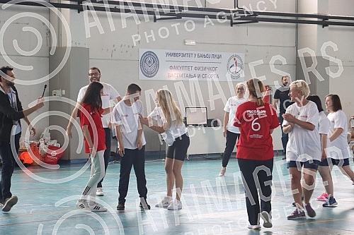 Girls with Down Syndrome and doctors from the UCC, with the support of singer Milica Pavlovic, played the game Girls with Down Syndrome and doctors from the UCC, with the support of singer Milica Pavlovic, played the game