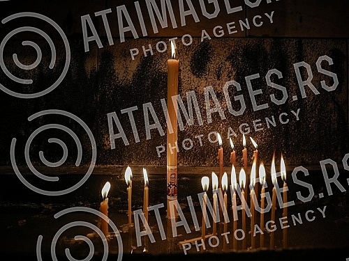 The Serbian orthodox church celebrates St. Nicholas - believers in the Church of St. Nicholas, which is located within the complex of the New cemetery. Srpska pravoslavna crkva slavi Svetog Nikolu - vernici u Crkvu Svetog Nikole koja se nalazi u ok