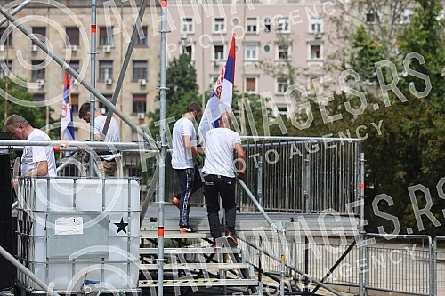The monitoring of the stage on the plateau in front of the House of the National Assembly for speakers on the Family Walk FOR ALL OUR FAMILIES is in progress. U toku je monitranje bine na platou ispred Doma Narodne skupstine za govornike na Porodic
