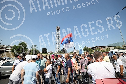 Workers of Kragujevac's Fiat blocked the highway near the Sava Center in Belgrade, as they announced because even after several rounds of negotiations they did not reach a solution with the Government of Serbia and the company on guarantees that ther