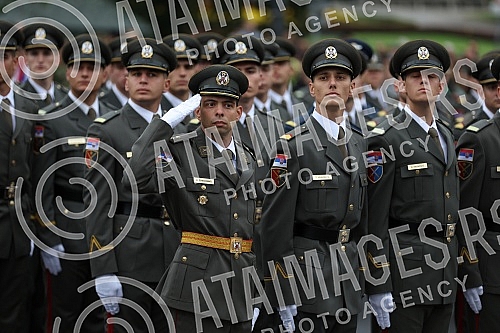 The ceremony for the promotion of the youngest officers of the Serbian Armed Forces was held in front of the House of the National Assembly of the Republic of Serbia.Svecanost povodom promocije najmladjih oficira Vojske Srbije odrzana je ispred Dom