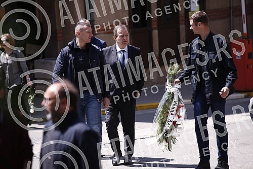 Veselin Vesa Simonovic, director and editor-in-chief of the Nova.rs portal, will be buried in the Alley of Merited Citizens at the New Cemetery in Belgrade, the family received condolences at 1:30 p.m., and the funeral service began at 2 p.m.Veseli