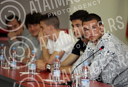 Konferencija povodom potpisavanja ugovora o saradnji izmedju FK Crvena Zvezda i 12 skola fudbala iz Srbije odrzana u medija centru FK Crvena Zvezda na stadionu `Rajko Mitic`.