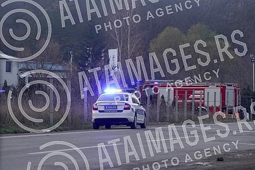 An explosion occurred at the Edepro factory in the Lestane settlement in Belgrade at around 2 p.m.
U fabrici Edepro u naselju Lestane u Beogradu oko 14 sati dogodila se eksplozija. An explosion occurred at the Edepro factory in the Lestane settlement in Belgrade at around 2 p.m.
U fabrici Edepro u naselju Lestane u Beogradu oko 14 sati dogodila se eksplozija.