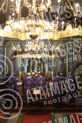 Worship during the Passion Week in the Cathedral Church of St. Archangel Michael on Good Friday - morning with the singing of articles and a procession around the temple.
Bogosluzenje tokom Stradalne sedmice u Sabornoj crkvi Sv. Arhangela Mihaila n Worship during the Passion Week in the Cathedral Church of St. Archangel Michael on Good Friday - morning with the singing of articles and a procession around the temple.
Bogosluzenje tokom Stradalne sedmice u Sabornoj crkvi Sv. Arhangela Mihaila n