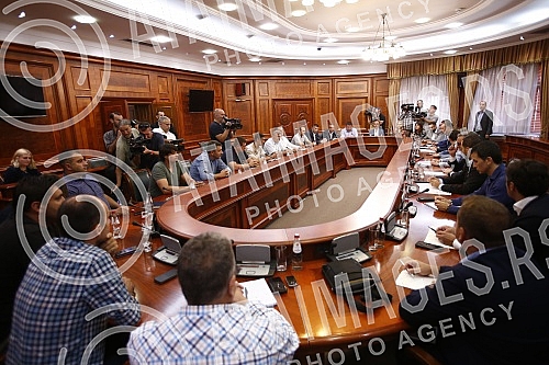 The President of the Government of the Republic of Serbia in the technical mandate, Ana Brnabic, met with representatives of farmers with whom she discussed the demands of the protesting agricultural producers.
Predsednica Vlade Republike Srbije u t The President of the Government of the Republic of Serbia in the technical mandate, Ana Brnabic, met with representatives of farmers with whom she discussed the demands of the protesting agricultural producers.
Predsednica Vlade Republike Srbije u t