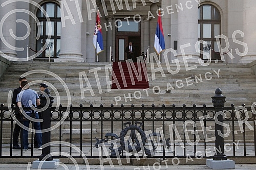 In front of the parliament building, a part of the assembly fence delivered from Northern Macedonia was handed over.
Ispred zgrade parlamenta obavljena je primopredaja dela skupstinske ograde dopremljene iz Severne Makedonije. In front of the parliament building, a part of the assembly fence delivered from Northern Macedonia was handed over.
Ispred zgrade parlamenta obavljena je primopredaja dela skupstinske ograde dopremljene iz Severne Makedonije.