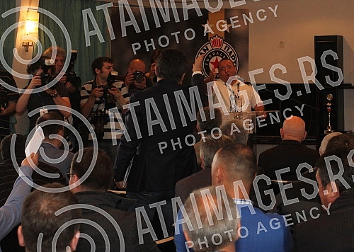 Extraordinary Assembly of Partizan Football Club was held at the Sports Centre Teleoptik. Vanredna skupstina Fudbalskog kluba Partizan odrzana u Sportskom centru Teleoptik. 