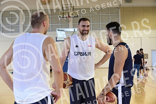The open part of the training of the men's senior basketball team of Serbia at the FSS Sports Center in Stara Pazova.
Otvoreni deo treninga muske seniorske kosarkaske reprezentacije Srbije u Sportskom centru FSS u Staroj Pazovi. The open part of the training of the men's senior basketball team of Serbia at the FSS Sports Center in Stara Pazova.
Otvoreni deo treninga muske seniorske kosarkaske reprezentacije Srbije u Sportskom centru FSS u Staroj Pazovi.