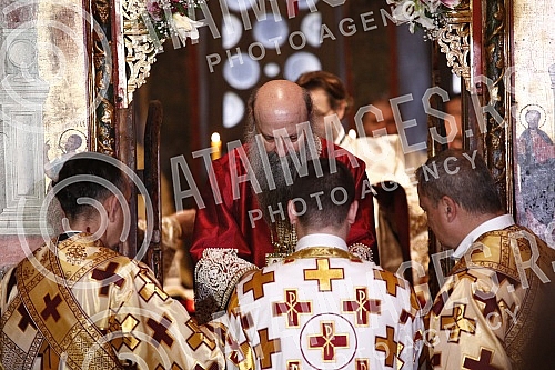 The Serbian Patriarch Porfirije was enthroned in the Peck Patriarchate Monastery, in Kosovo and Metohija, on the throne of the Archbishop of Pec and Serbian Patriarchs, and the act of ordination took place on the Feast of the Intercession of the Bles