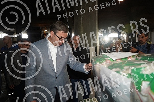 The President of the Republic of Serbia, Aleksandar Vucic, visited the warehouse of the Republic Directorate for Commodity Reserves - General Cargo Warehouse, Belgrade.Predsednik Republike Srbije Aleksandar Vucic obisao je skladista Republicke dire