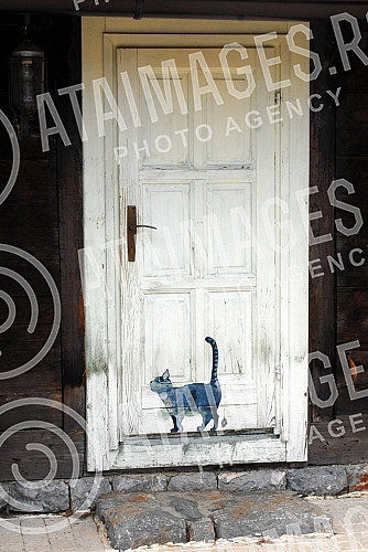 Drvengrad the movie ethno village of Mokra Gora, a village at the turn of Zlatibor and Tara, who is director Emir Kusturica built on a hill Mecavnik.Drvengrad, filmsko i etno selo izmedju Zlatibora i Tare koje je reditelj Emir Kusturica izgradio na 