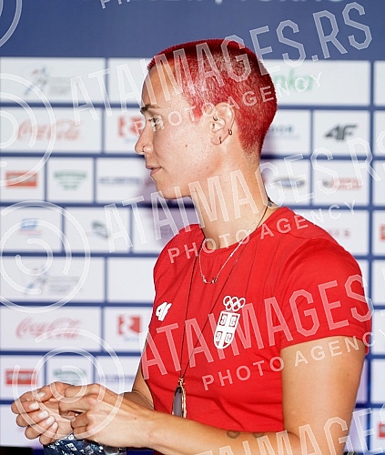 A press conference of the Serbian national athletics team was held at Nikola Tesla Airport before leaving for Tokyo for the Olympic Games. Na aerodromu Nikola Tesla odrzana je konferencija za medije atletske reprezentacije Srbije pred polazak u Tok