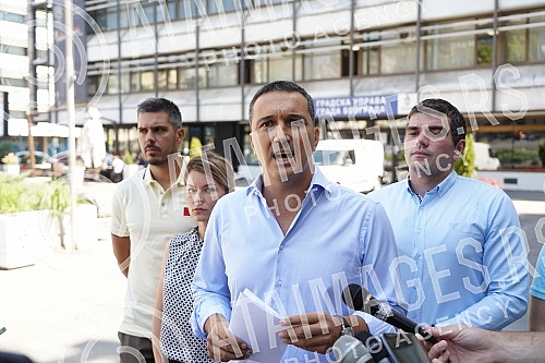 Serbian coalition NADA consisting of New DSS, POKS of Vojislav Mihailovic and 25 citizens' associations, organized a media conference in front of the City Administration, where it sent a request to the city authorities in Belgrade to extend the prote Serbian coalition NADA consisting of New DSS, POKS of Vojislav Mihailovic and 25 citizens' associations, organized a media conference in front of the City Administration, where it sent a request to the city authorities in Belgrade to extend the prote