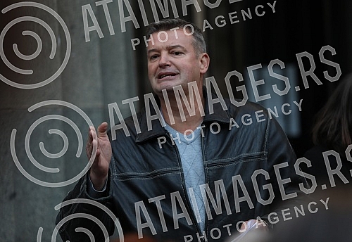 As part of the fight that the Association of Doctors and Parents for Science and Ethics is leading against discrimination against citizens by introducing kovid passes, a press conference was held in front of the Constitutional Court in Belgrade.U s