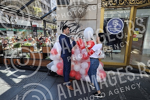 The Red Star football club organized a fan zone in Knez Mihailova Street on Wednesday from 2 to 5 pm in order to collect help for the treatment of Vukan Stoiljkovic, who suffers from spinal muscular atrophy.Fudbalski klub Crvena zvezda je u sredu o