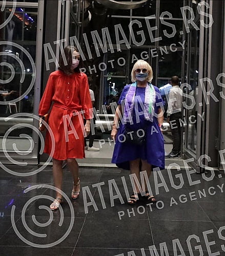 The double, 54th and 55th editions of Bitef, were officially opened tonight at the Yugoslav Drama Theater.Dvostruko, 54. i 55. izdanje Bitefa, svecano je otvoreno veceras u u Jugoslovenskom dramskom pozoristu