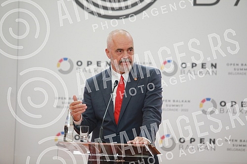 As part of the Open Balkan Leaders' Summit, bilateral documents were signed, followed by a joint media conference of politicians.U sklopu Samita lidera Otvorenog Balkana potpisiani su bilateralni dokumenati, a potom je usledila zajednicka konferenc