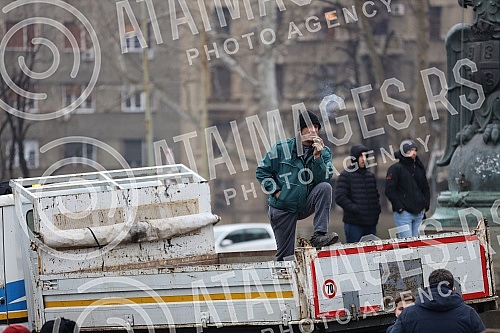Street artist and architect Andrej Josifovski, better known as the Pianist, set up a new, unusual installation in front of the National Assembly of Serbia as part of the 