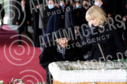 The requiem liturgy for the blessed Patriarch Irinej began at 9 a.m., and the earthly remains of the patriarch will be lowered into the tomb in the crypt of the temple of St. Sava after the service and sermons.Zaupokojena liturgija za blazenopocivs