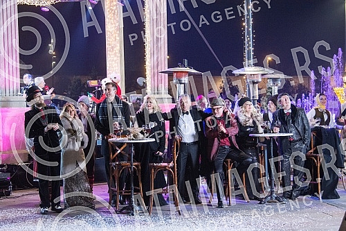 This year's New Year's program of the Public Media Service will be different from the previous ones, due to the coronary virus pandemic and will be broadcast from city squares, not from studios, which is why it is called 