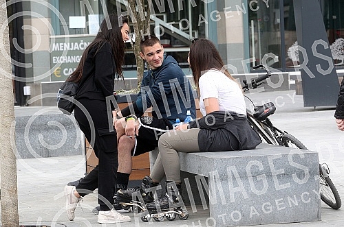 Life is slowly returning to normal after mitigating measures to combat the coronavirus epidemic.Zivot se polako vraca u normalne tokove posle ublazavanje mera borbe protiv epidemije korona virusa.