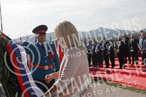 By laying wreaths at the memorial plaque at the site of the improvised airport from which 60 Allied airmen were rescued during 1944 and 1945, the commemoration of the 76th anniversary of Operation Halliard began in Boljanica near Doboj.
Polaganjem v By laying wreaths at the memorial plaque at the site of the improvised airport from which 60 Allied airmen were rescued during 1944 and 1945, the commemoration of the 76th anniversary of Operation Halliard began in Boljanica near Doboj.
Polaganjem v
