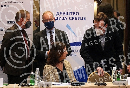 The Association of Judges of Serbia, with the support of the OSCE Mission to Serbia, organized a conference on Constitutional Change in Serbia. Drustvo sudija Srbije uz podrsku Misije OEBS u Srbiji organizovalo je konferenciju Ustavne promene u Srb