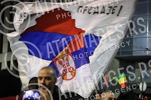 Several right-wing organizations organized a rally in front of the Serbian Parliament building in support of the brothers from Kosovo and Metohija.Nekoliko desnicarskih organizacija organizovalo je ispred zgrade Skupstine Srbije skup u znak podrske