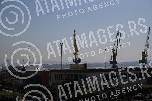 Durees - town and port on the Adriatic coast.  Drac - grad i luka na obali Jadranskog mora. P