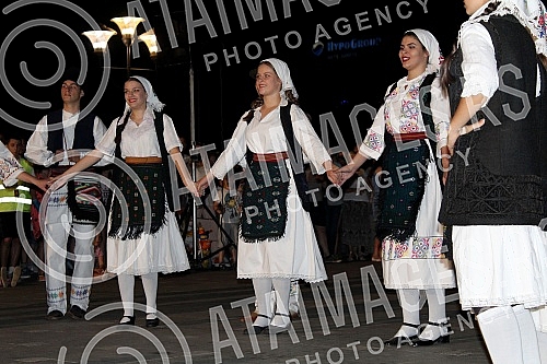 Opening ceremony of Dukat fest held in Banja Luka in front of temlp of Hrista Spasitelja.Svecana ceremonija otvaranja Dukat festa odrzana u Banja Luci ispred Hrama Hrista Spasitelja.