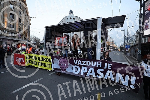  Protest for safe air no.4 started in Terazije, organized by a group of citizens of the Eco Guard, and after the address of the speakers, a walk to the Government of Serbia was announced.Na Terazijama je poceo protest Protest za bezopasan vazduh no