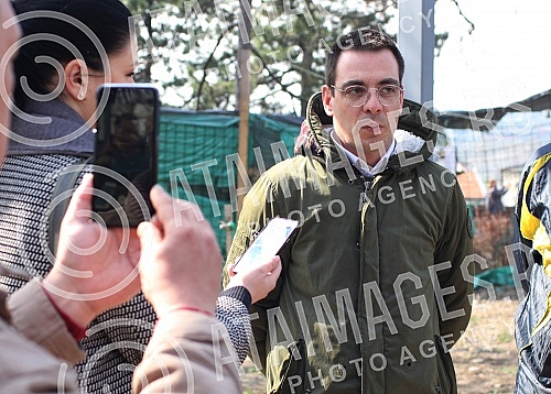Cutting trees on Usce and Kalemegdan, as a preparation for mounting a gondola over the Sava River.Seca drveca na Uscu i Kalemegdanu, kao priprema za postavljanje gondole preko reke Save.