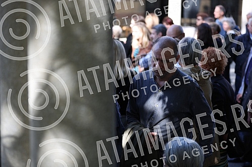 Srbijanka Turajlic, a retired professor of the University of Belgrade and an activist for human rights and freedoms, was buried at the New Cemetery.
Profesorka Univerziteta u Beogradu u penziji i i aktivistkinja za ljudska prava i slobode Srbijanka Srbijanka Turajlic, a retired professor of the University of Belgrade and an activist for human rights and freedoms, was buried at the New Cemetery.
Profesorka Univerziteta u Beogradu u penziji i i aktivistkinja za ljudska prava i slobode Srbijanka