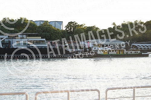 The coal on the barge floats on the Sava River in the direction of Obrenovac.Ugalj na barzi plovi rekom Savom u pravcu  Obrenovca.