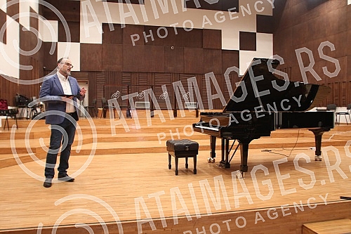  A special media presentation of the  Steinway Spirio | r piano signed by Ivan Tasovac was organized in the hall of the Belgrade Philharmonic. Specijalna prezentacija za medije klavira Stenvej Spirio r sa potpisom Ivana Tasovca organizovana je u sa