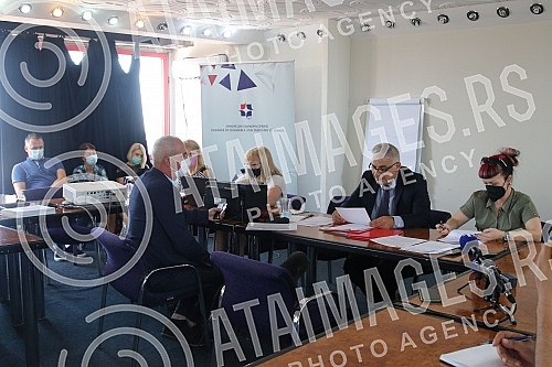 Public opening of bids for the purchase of BIP brewery.Javno otvaranje ponuda za kupovinu pivare BIP.