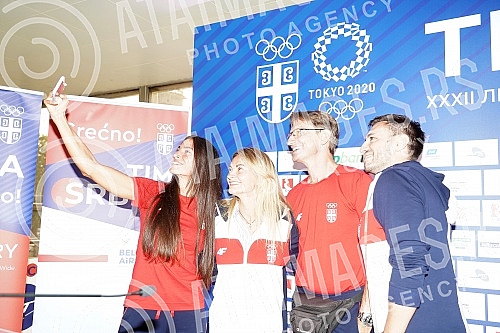 A press conference of the Serbian national athletics team was held at Nikola Tesla Airport before leaving for Tokyo for the Olympic Games. Na aerodromu Nikola Tesla odrzana je konferencija za medije atletske reprezentacije Srbije pred polazak u Tok