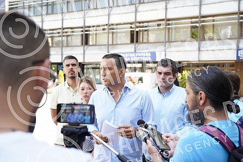 Serbian coalition NADA consisting of New DSS, POKS of Vojislav Mihailovic and 25 citizens' associations, organized a media conference in front of the City Administration, where it sent a request to the city authorities in Belgrade to extend the prote