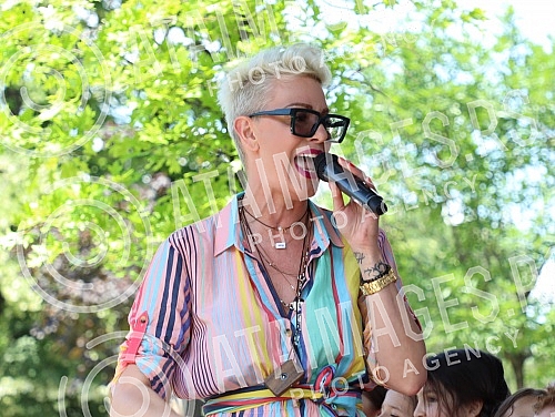 A concert on the occasion of the 70th birthday of the Children's Cultural Center of Belgrade was held in Tasmajdan Park.
Koncert povodom 70. rodjendana Decjeg kulturnog centra Beogarda odrzan je u Tasmajdanskom parku. A concert on the occasion of the 70th birthday of the Children's Cultural Center of Belgrade was held in Tasmajdan Park.
Koncert povodom 70. rodjendana Decjeg kulturnog centra Beogarda odrzan je u Tasmajdanskom parku.